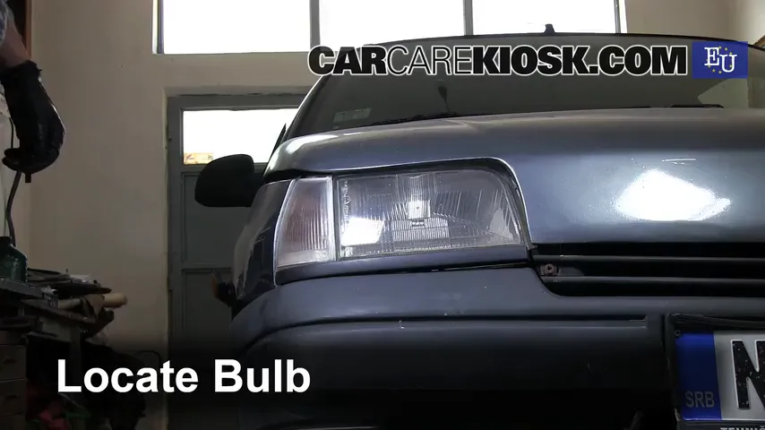 1992 Renault Clio RT 1.4L 4 Cyl. Luces Luz de giro delantera (reemplazar foco)